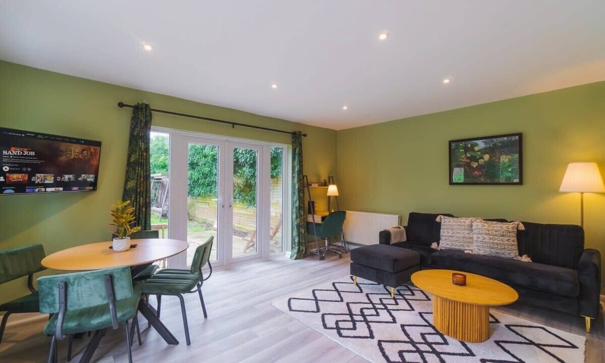 Windsor House | Riverside Retreat| Sauna & Pool - By Tempstay