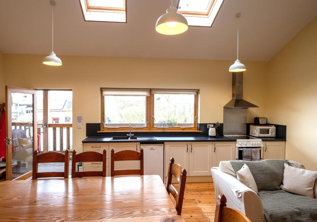 Lampeter House | Robins Perch Eco Lodge Apartment Lampeter