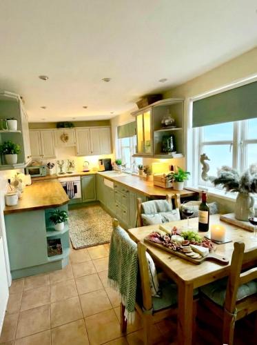 St Abbs House | Romantic luxury Cottage right next to the ocean