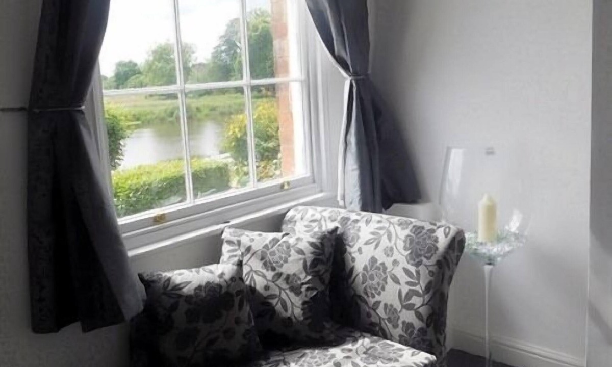 Chester Apartment | Rondeva