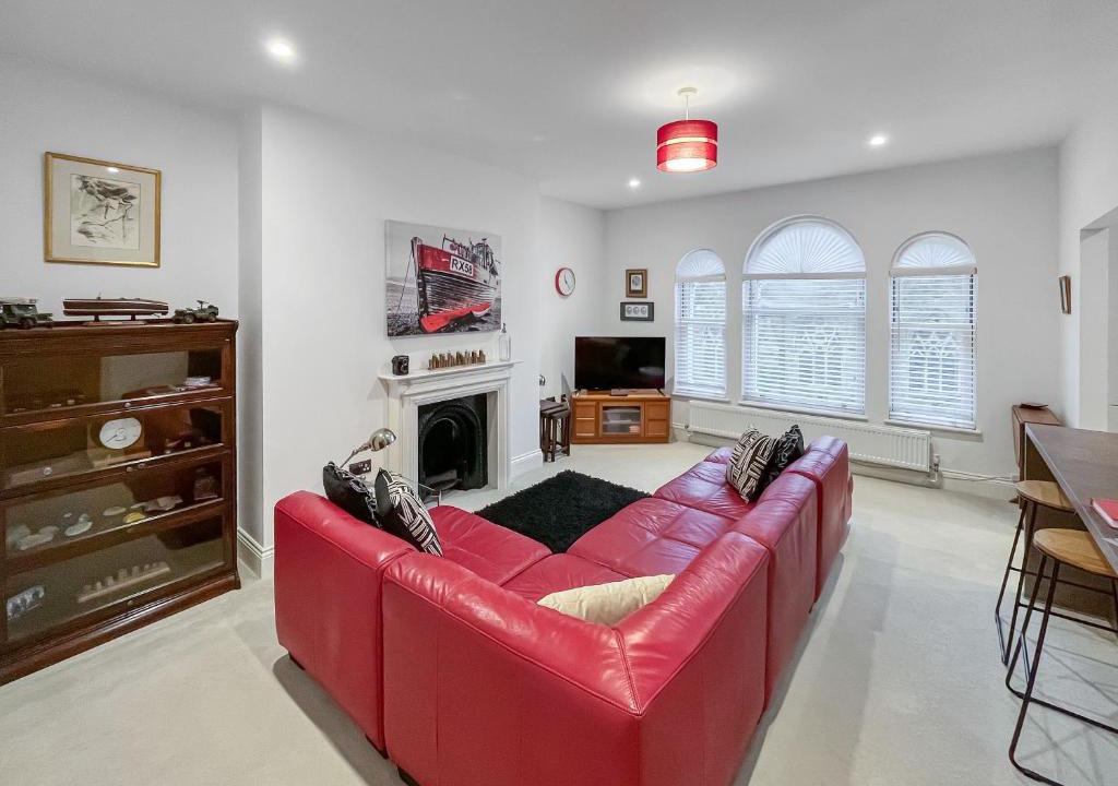 St Leonards-On-Sea Apartment | Rooftops No83