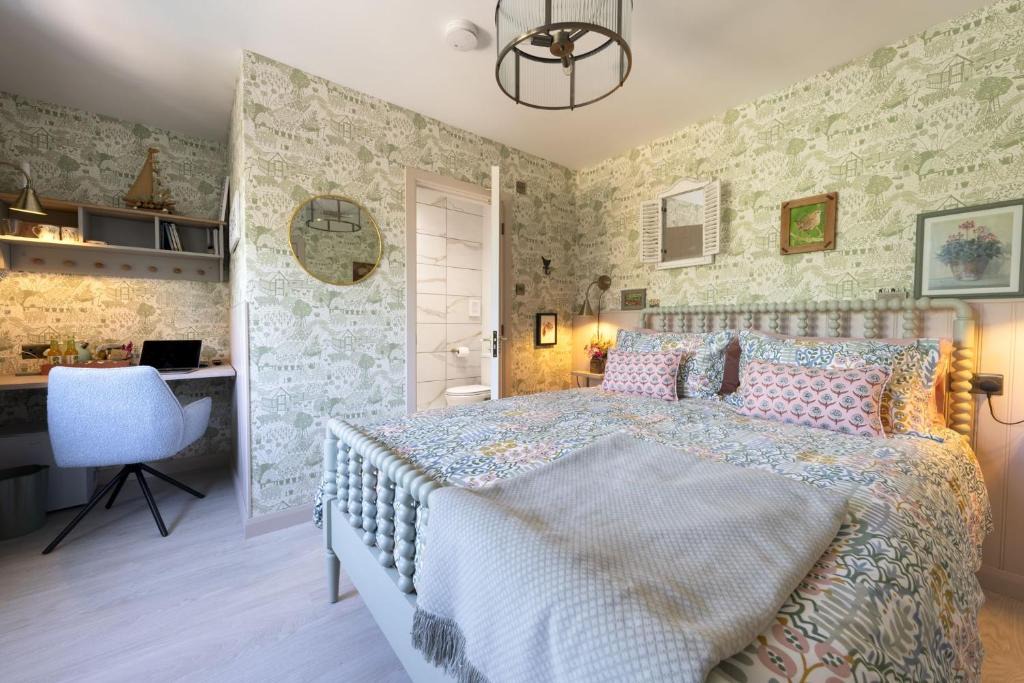 New Forest District House | Room 23