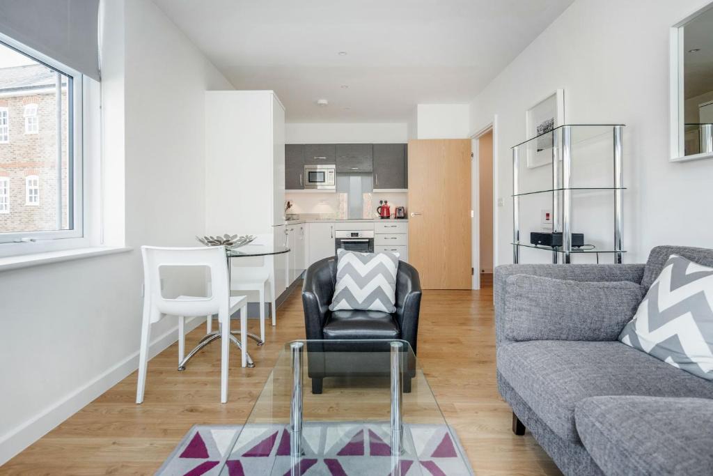 Leatherhead Apartment | Roomspace Serviced Apartments - Swan House