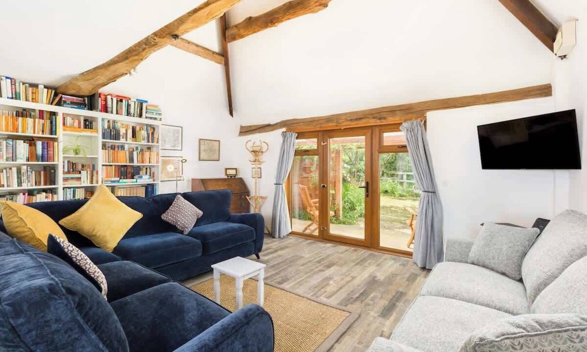 Uckington House | Rural, Self-Contained 1Bed, The Writer's Retreat