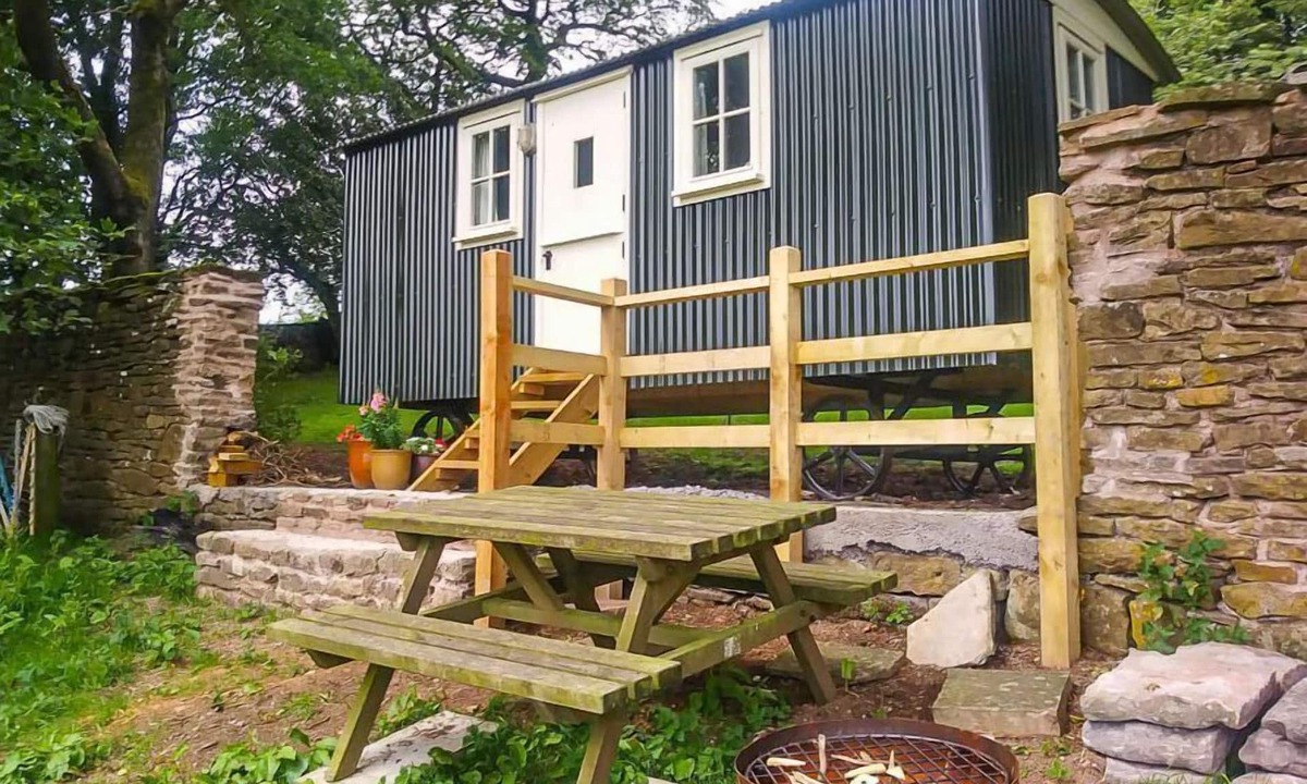 Peak District Bed & Breakfast | Rushop Hall