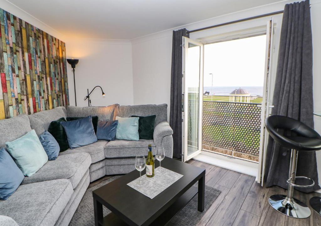 Blyth Apartment | Sandy Corner
