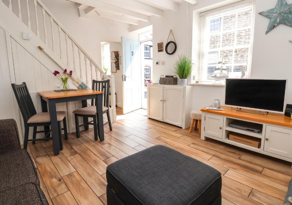 Conwy House | Sandy Shell Cottage