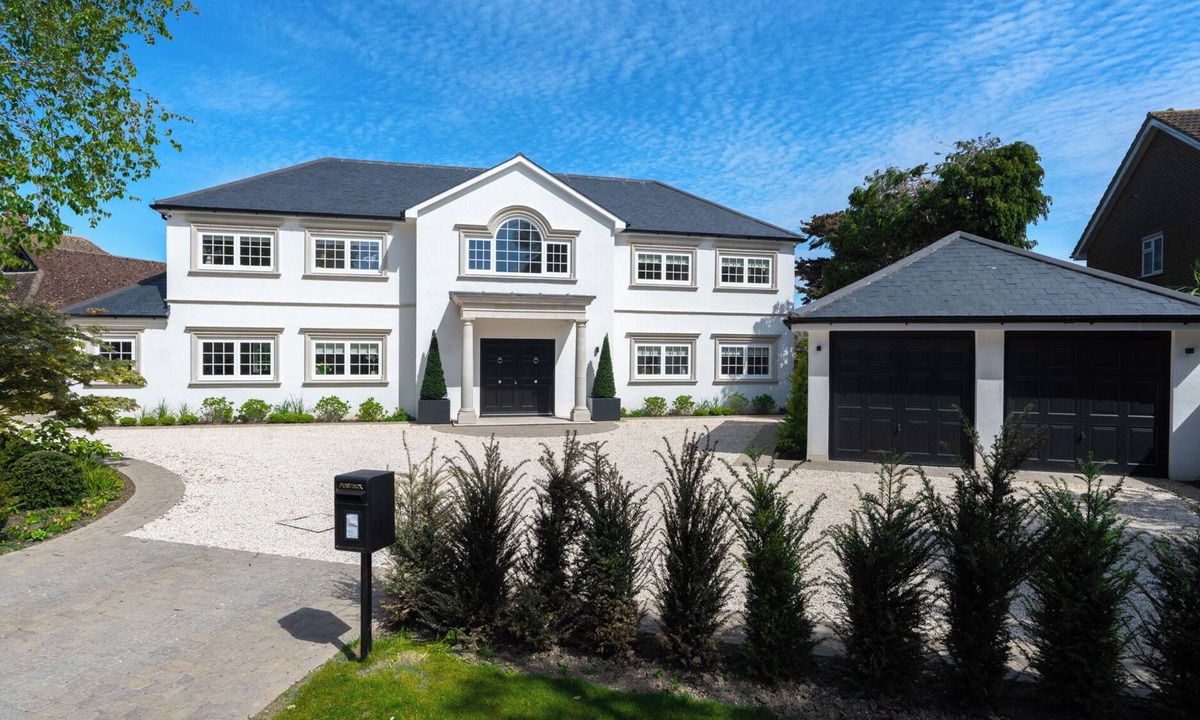 Rustington Cottage | SEA ESTATE HOUSE, pet friendly, luxury holiday cottage in Rustington