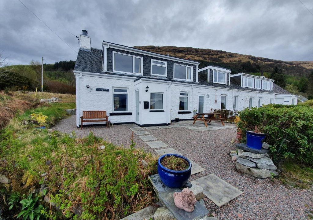 West Laroch House | Sea Otter Cottage