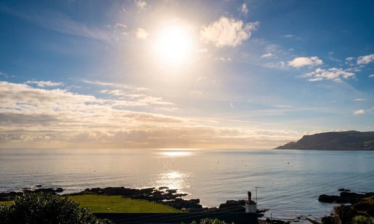 Cushendall Apartment | Sea-View 1-Bed Flat Sleeps 3 · Walk to Cushendall Beach