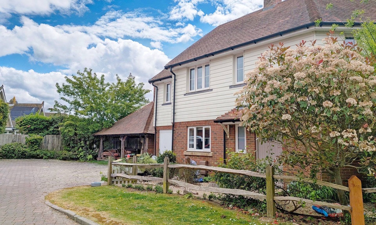 Bognor Regis Cottage | Seagrass - sleeps 8 guests in 4 bedrooms