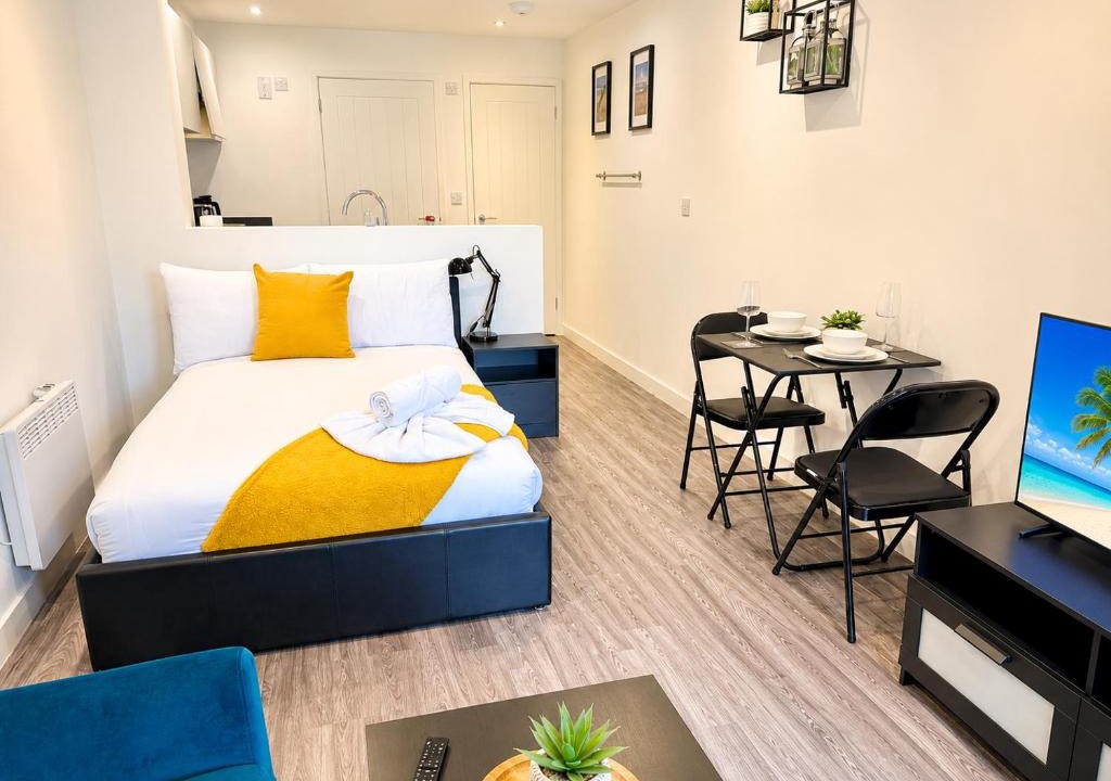 Bournemouth Apartment | Seaside Escape - Central Studio Near Beach and Town