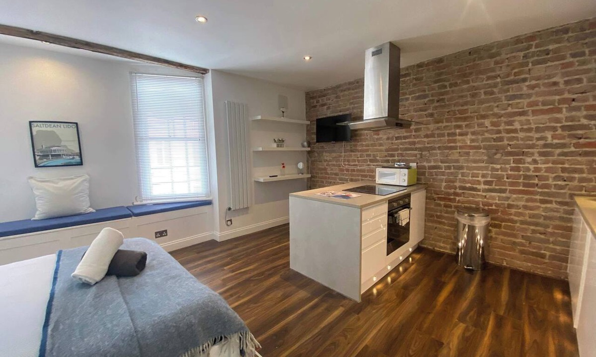 Kemptown Apartment | Seaside Studio in Central Kemptown with Sea View