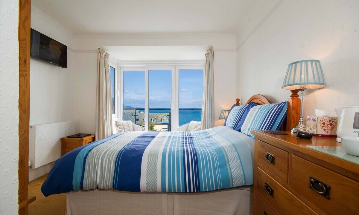 West Looe Bed & Breakfast | Seaview