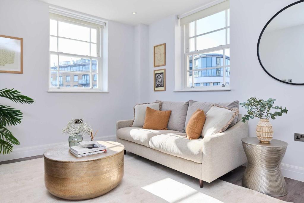 Chiswick Riverside Apartment | Second Storey at Kew