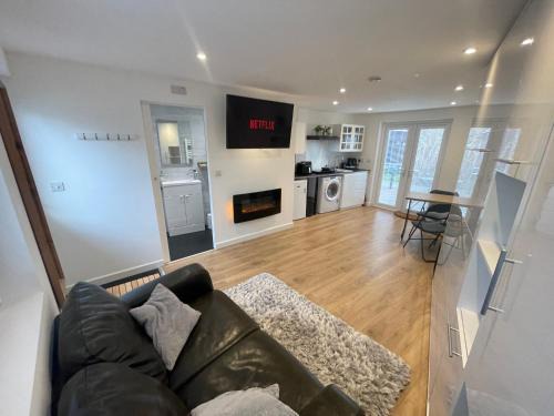 Headington Apartment | Self-contained studio with folding down Bed