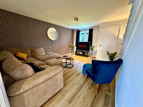 Bedford House | Serviced Accommodation, 3 Bed, allocated off road parking, Contractor Ready