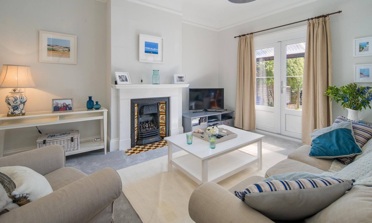 Nettlestone House | Shellharbour, spacious family and pet friendly space with stunning views