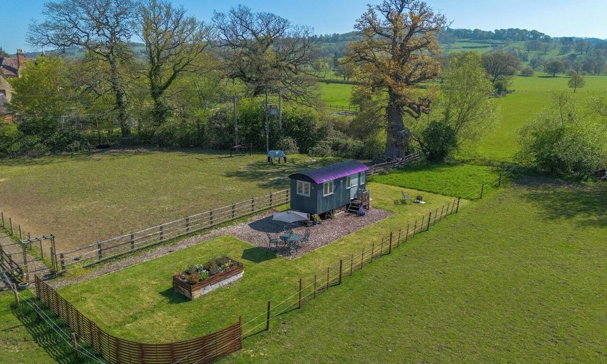 Mangotsfield Cabin | Shepherds Hut in the Cotswolds