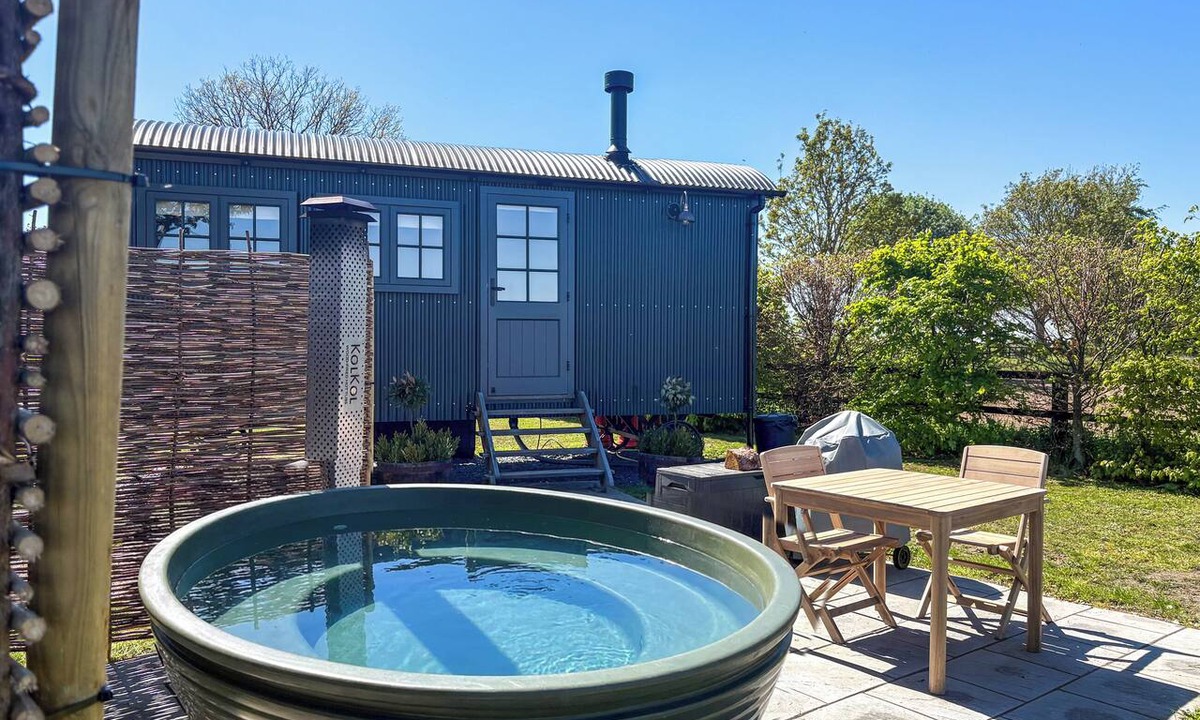 Tilney Fen End Cottage | Shepherds Hut - UK49729