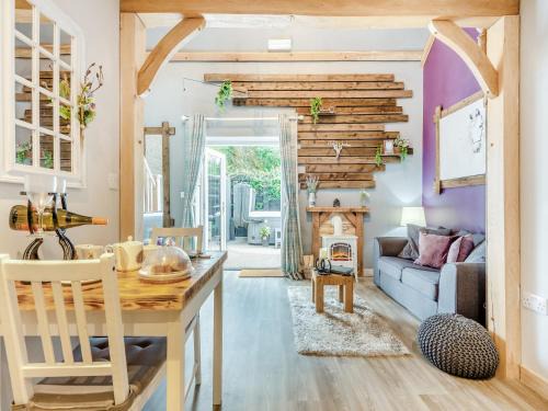 Bisterne House | Shire Cottage - Uk50416