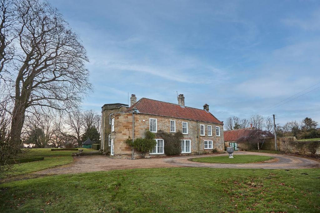 Staddlebridge House | Silton Hall - Grade II Hall & Swimming Pool