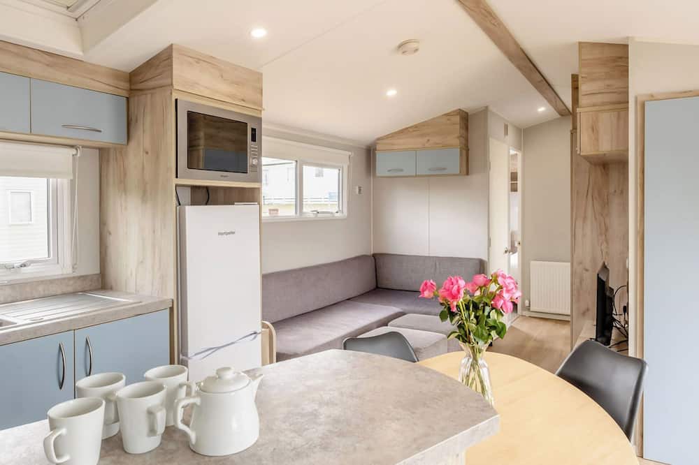 Cowes House | Silver 3 Bedroom Caravan, Sleeps 8
