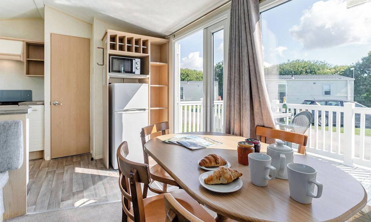 Helston House | Silver Caravan with parking, ensuite & decking
