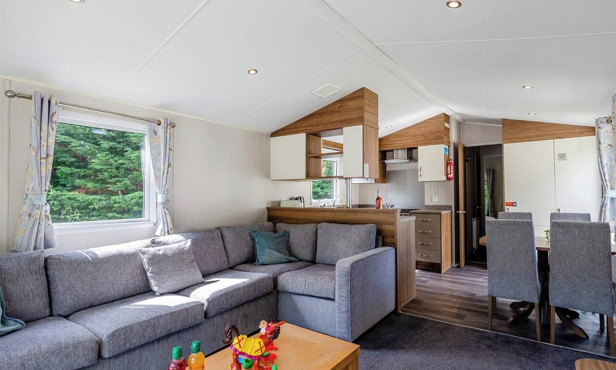 Helston House | Silver Premium Caravan with parking