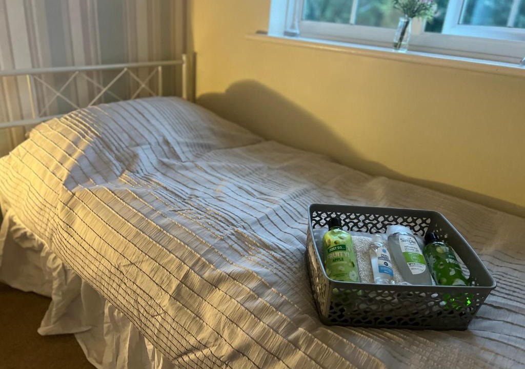 Stratford-upon-Avon House | Single bed Parking Internet Coffee Garden Patio TV Quiet Close to main bus route B98 9NH