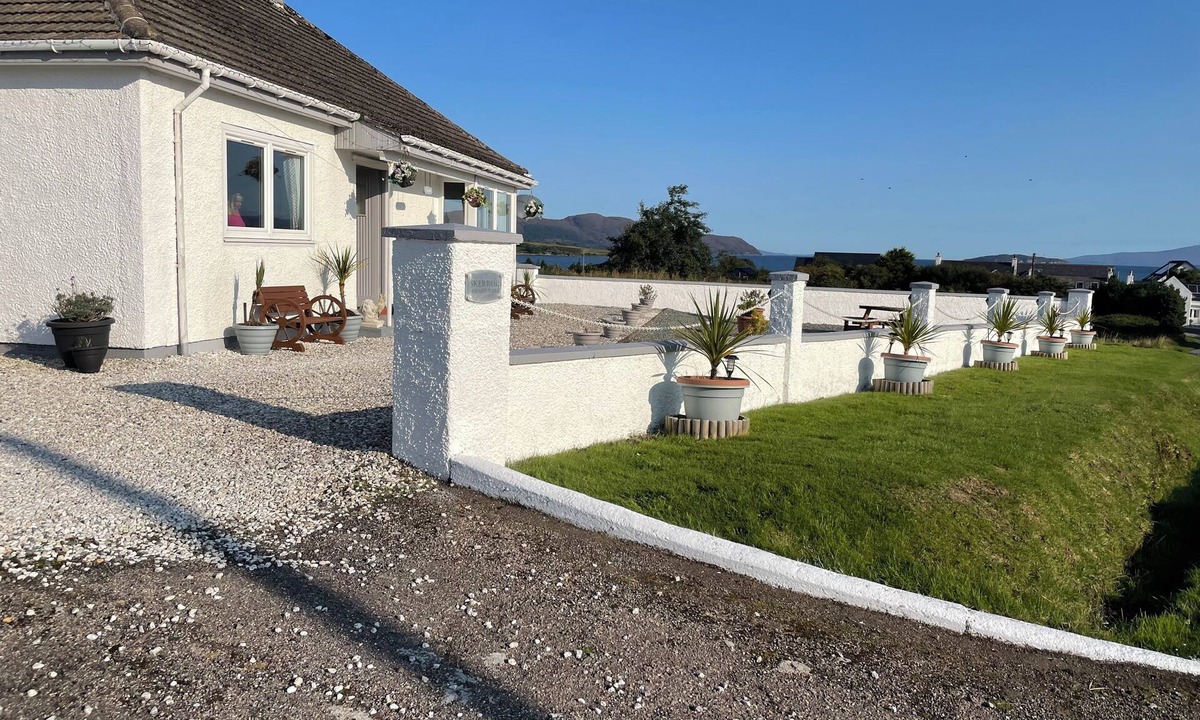Breakish House | Skerrols in Broadford on the Isle of Skye is a spacious + comfortable