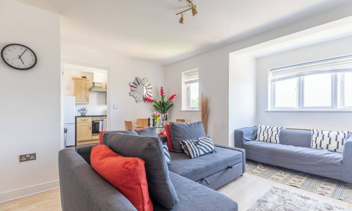 Woolwich Apartment | Skyline Haven Modern 2BR w/Free Parking & 4kTV