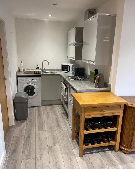 Formby Apartment | Sleeps 8, Parking, Train Cafe Bars Shops Beach Reserve Golf, Central Formby