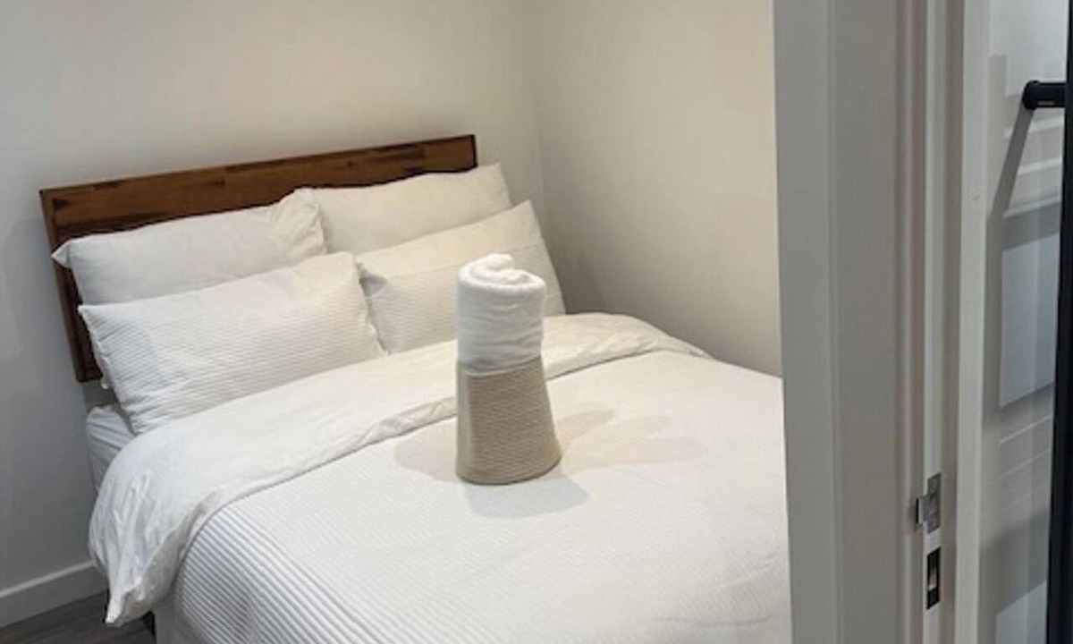 South Ockendon Apartment | Sleeps2-Studio-NearBelhusWoods-FreeParking
