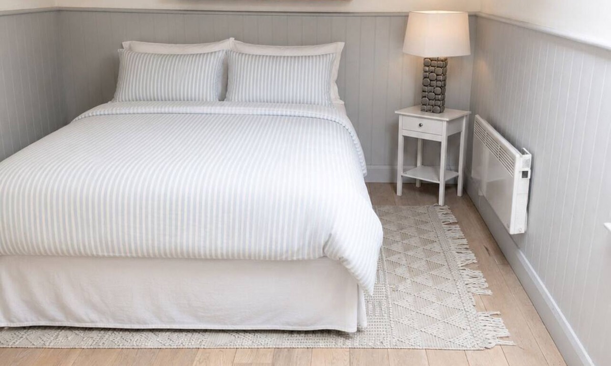 Richmond-upon-Thames Apartment | Sleeps2-WatersideStudio-RiverViews-25minToHeathrow
