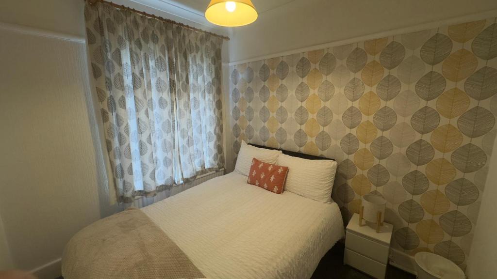 Filton House | Small comfortable, Sheared house