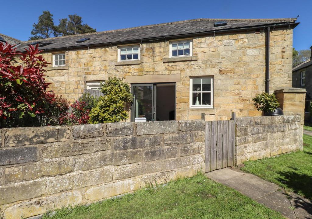 Guyzance House | Snowdrop Cottage