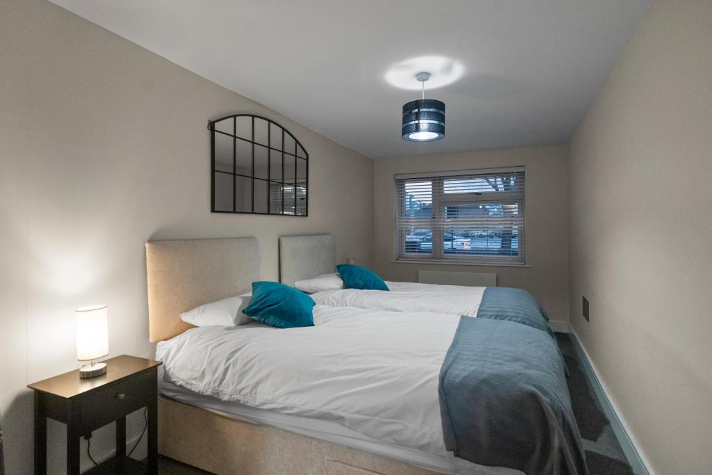 Shirley Apartment | Solihull Flat For 2 with Fast WiFi with Free Secured Parking