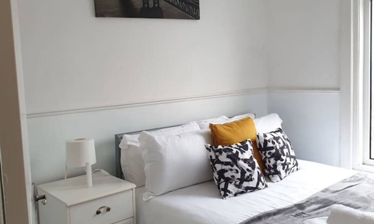 South Shields Apartment | South Shield's Hidden Gem Garnet 3 Bedroom Apartme