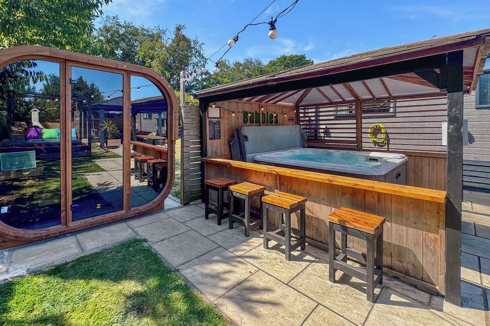 Raywell Ski Chalet | Spa Rhapsody (Sauna & Hot tub)