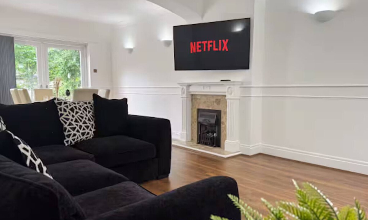 Middlesbrough House | Spacious 10-guest home, parking, family-ready