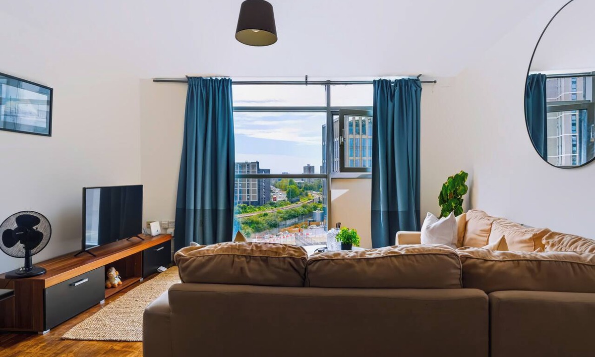 Cardiff City Centre Apartment | Spacious 2-Bed 2-Bath Cardiff City Centre Apt