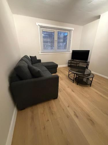 Liberton Apartment | Spacious 2 bed apartment with private parking space