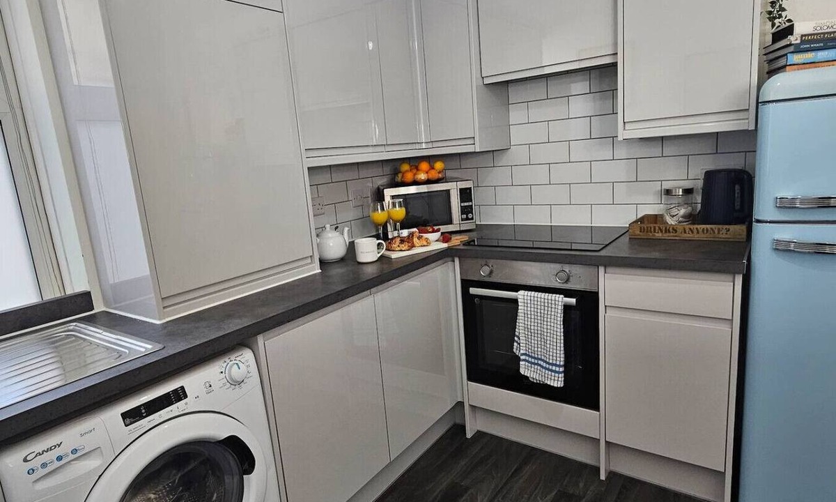 Plymouth Apartment | Spacious 2 Bed Flat | Central