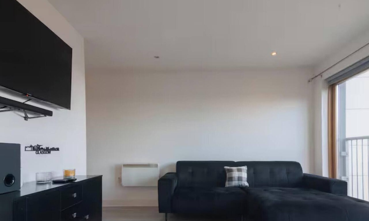 City Centre Glasgow Apartment | Spacious 2BR Flat on Argyle St | Caledonia Stay