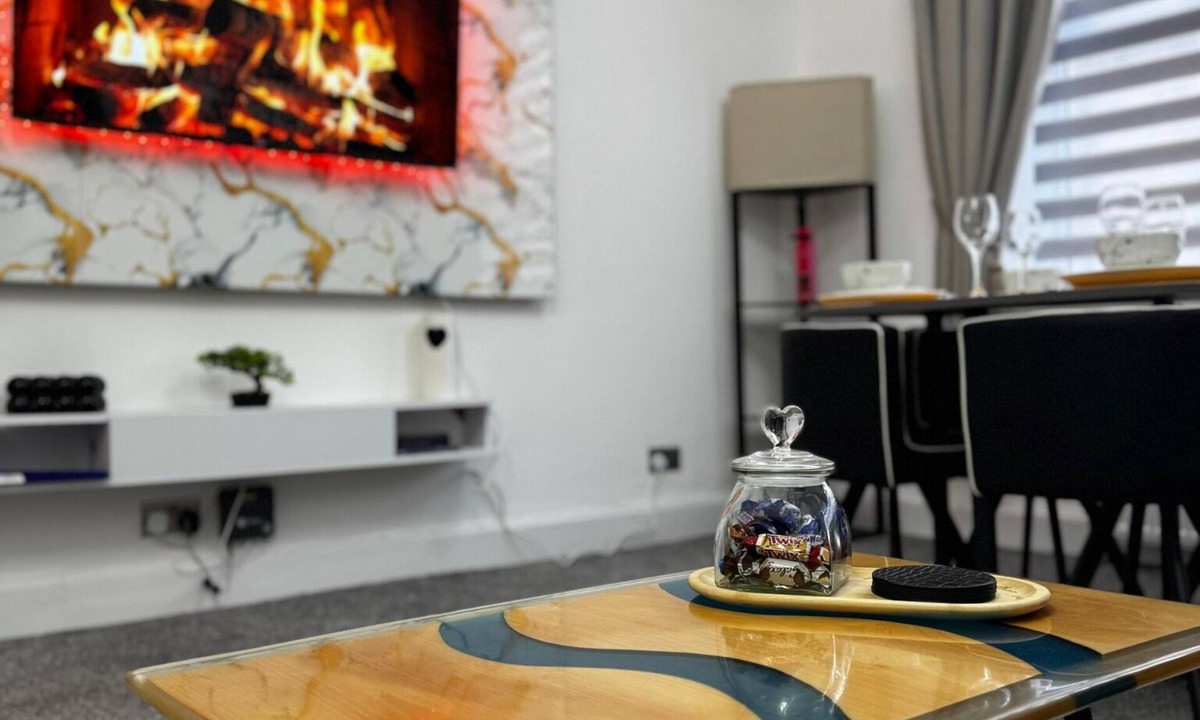 Murthill Apartment | Spacious 2BR Ground Floor Apartment | Free Parking | Sleeps 4 | Dundee
