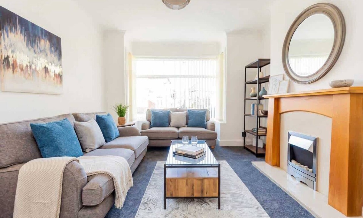 Doncaster House | Spacious 3 BED Doncaster Home w Garden & Parking