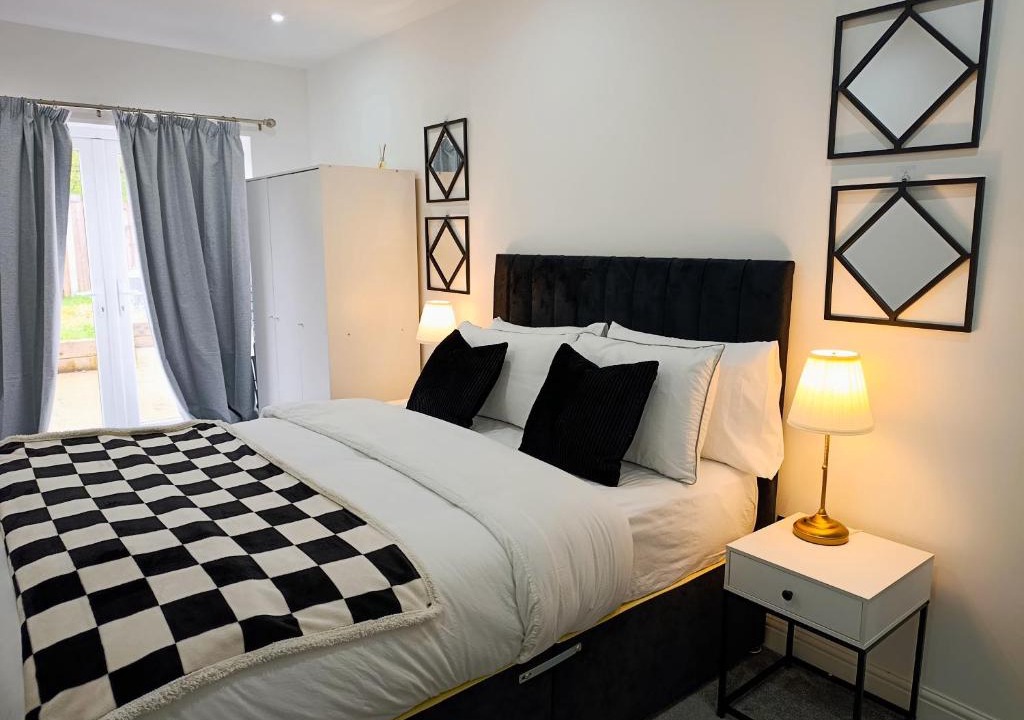 Belvedere Apartment | Spacious 3 Bed flat Belvedere Dartford