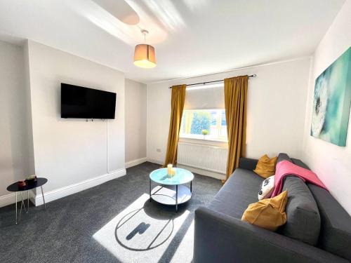Ashington House | Spacious 3 bed Northumberland Long stay discount