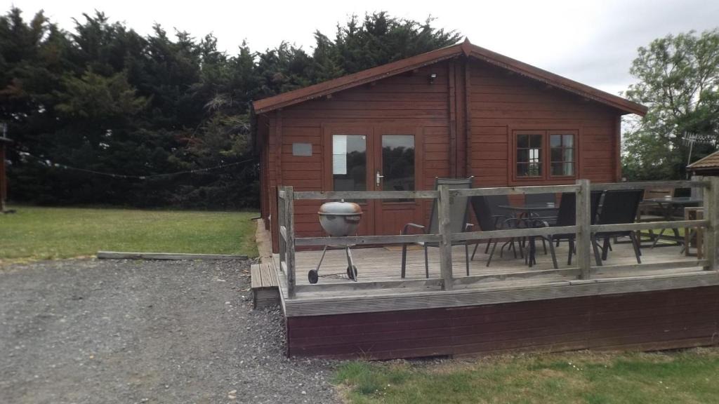 Offenham House | Spacious 3 bedroom cabin at Avonvale Holiday Lodge